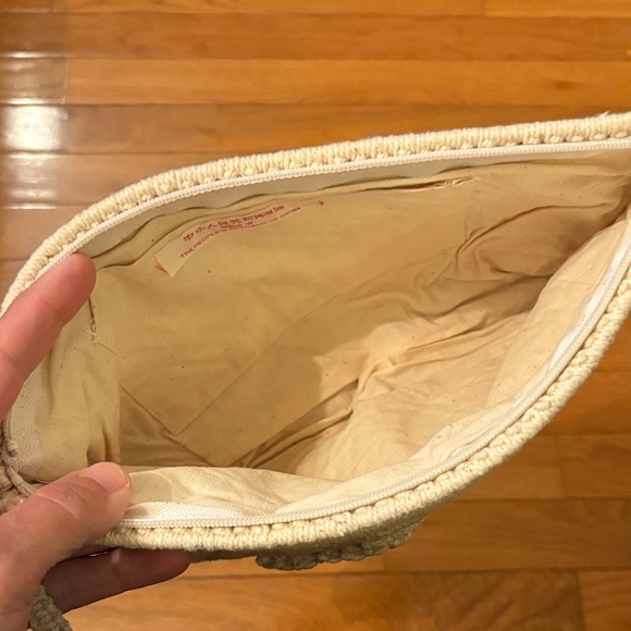 Elegant Cream Crochet Clutch - Picture 5 of 9